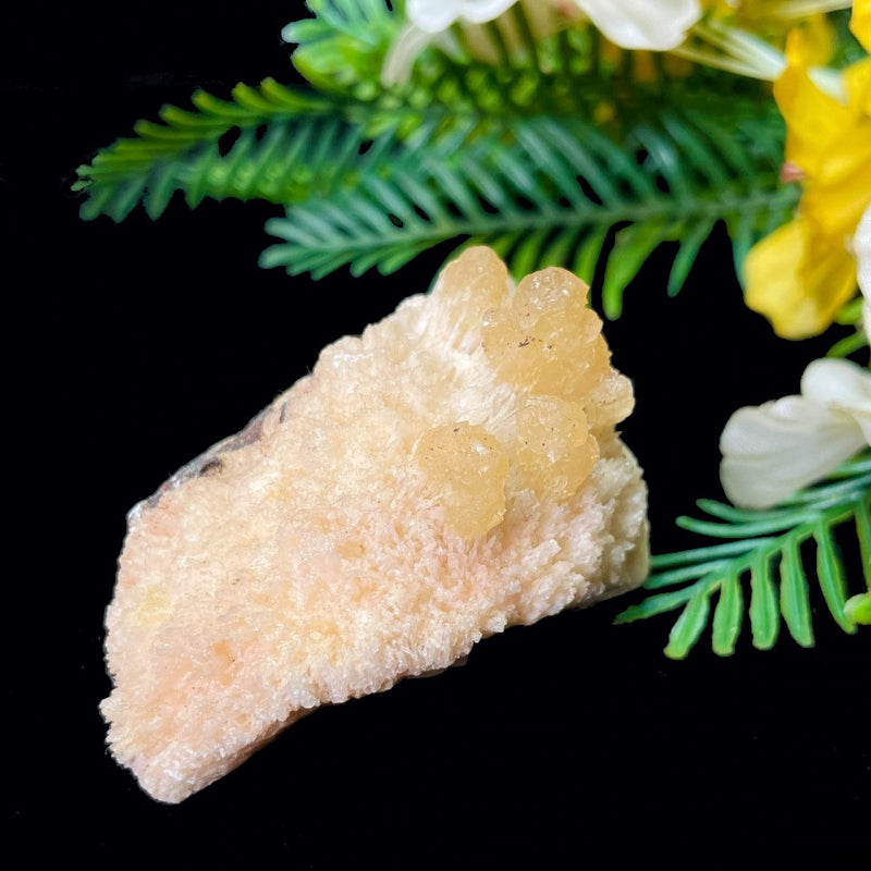 Yellow Calcite on Mordenite Fibrous Clusters (Universal Power)