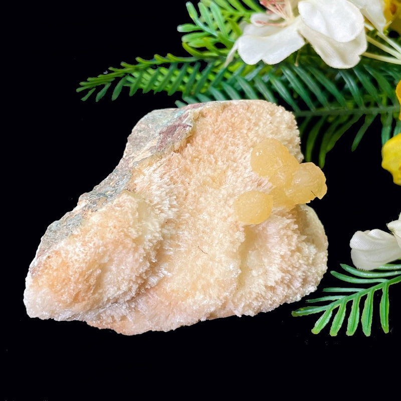 Yellow Calcite on Mordenite Fibrous Clusters (Universal Power)