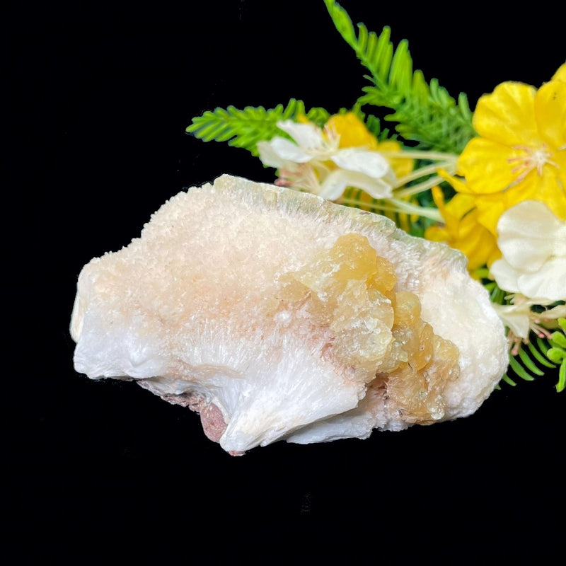 Yellow Calcite on Mordenite Fibrous Clusters (Universal Power)