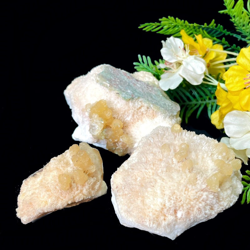 Yellow Calcite on Mordenite Fibrous Clusters (Universal Power)