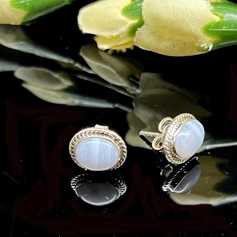 Blue Lace Agate Stud Earrings in Silver (Calm Expression)