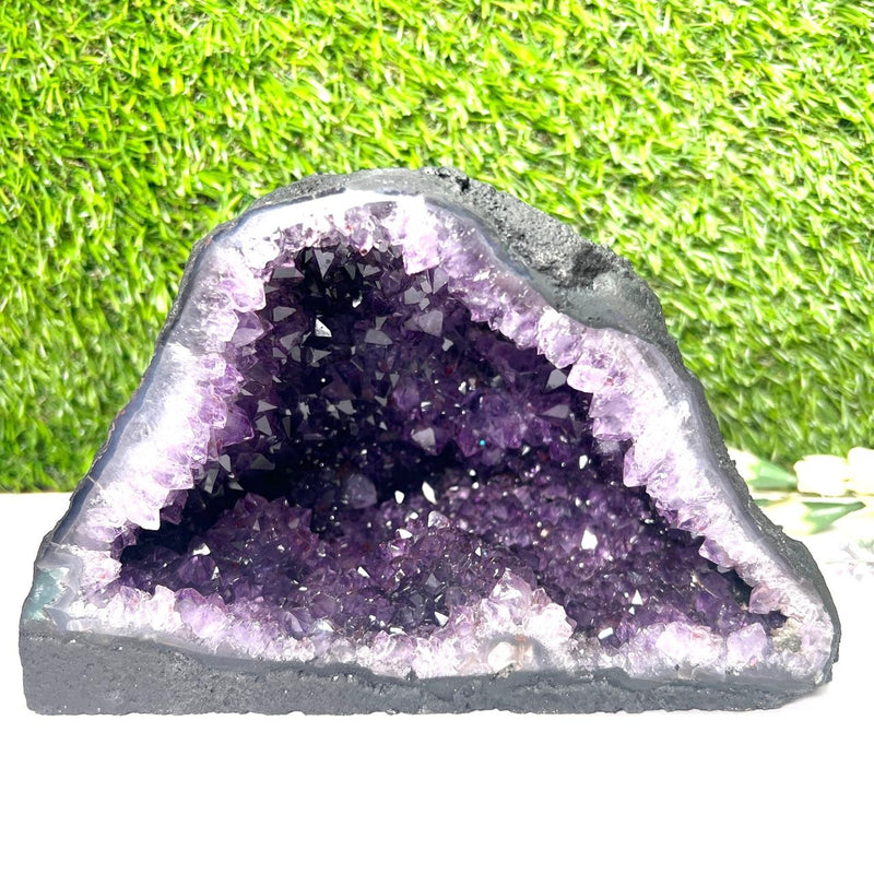 Amethyst Geodes in Extra AAA Quality from Brazil