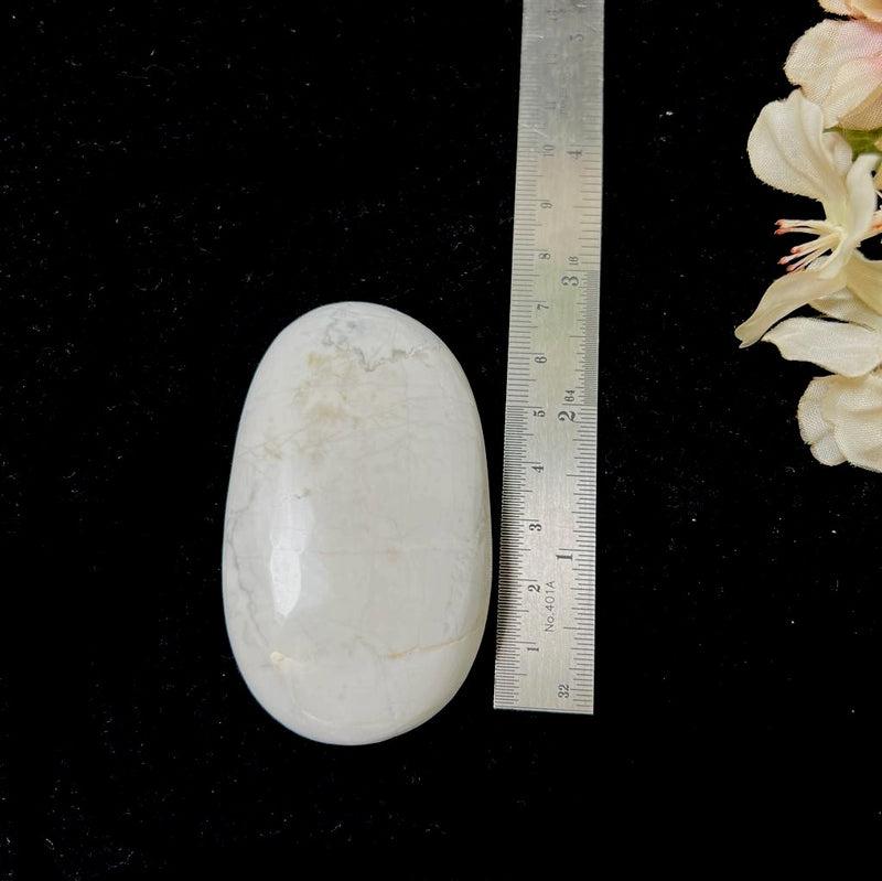 Howlite Palmstone (Peace and Patience)