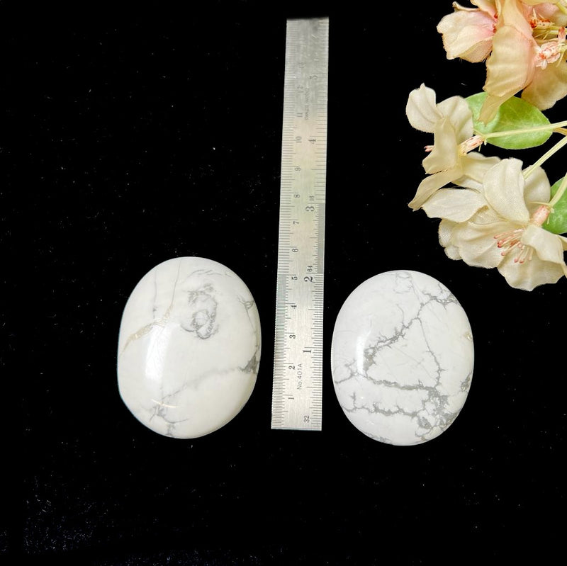Howlite Palmstone (Peace and Patience)