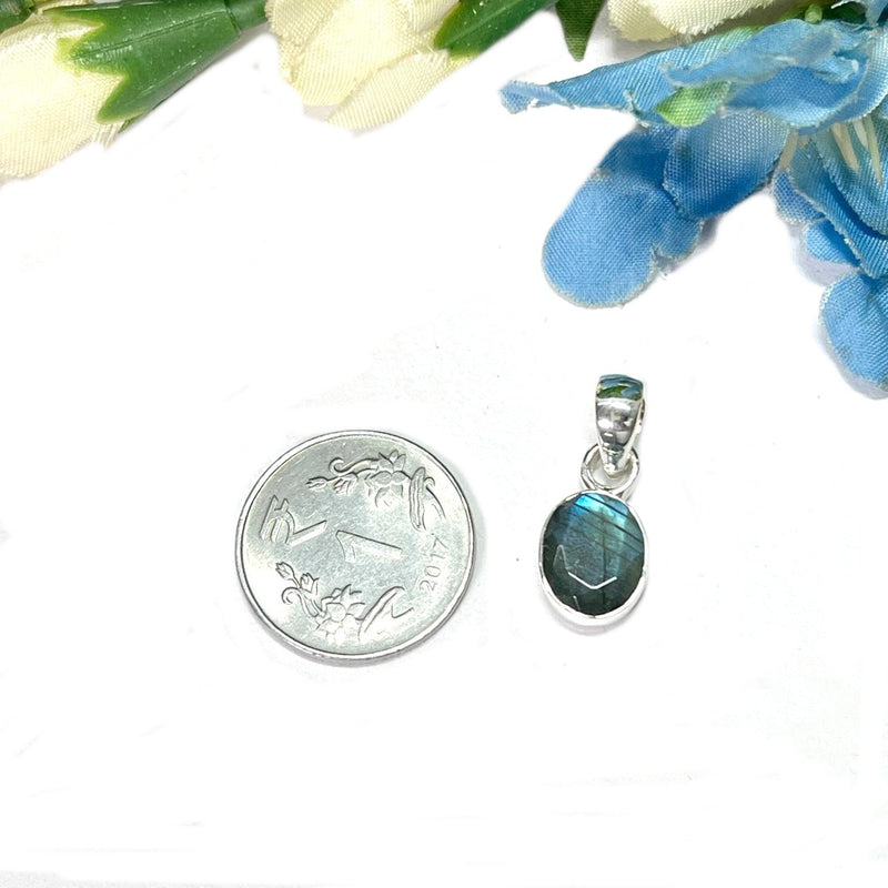 Labradorite Small Pendant in silver