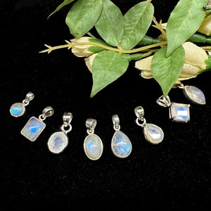 Moonstone Small Pendants in Silver (Balance Emotions)