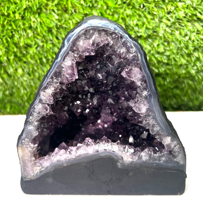 Amethyst Geodes in Extra AAA Quality from Brazil