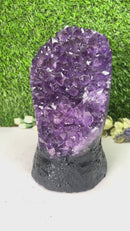 Open Geodes or Standing Clusters from Brazil