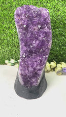 Open Geodes or Standing Clusters from Brazil