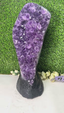 Open Geodes or Standing Clusters from Brazil