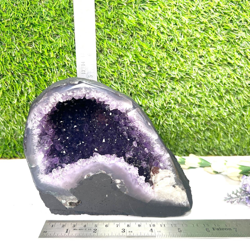 Amethyst Geodes in Extra AAA Quality from Brazil