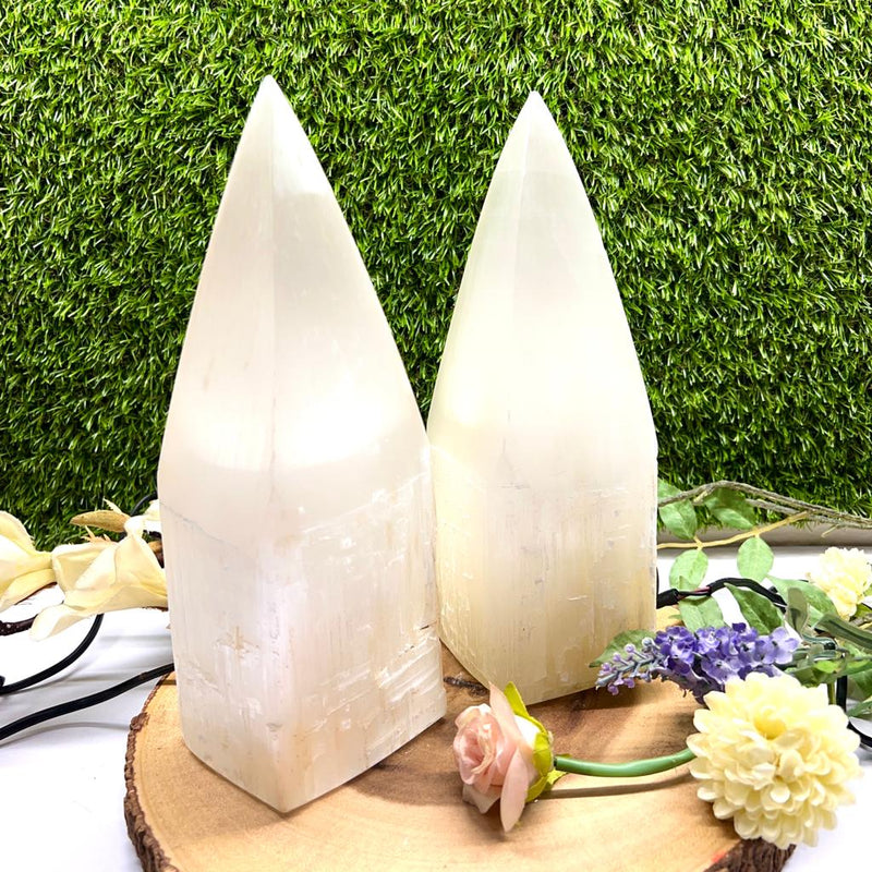 White Selenite Lamp with Half Rough Body & a Polished Tapered Top